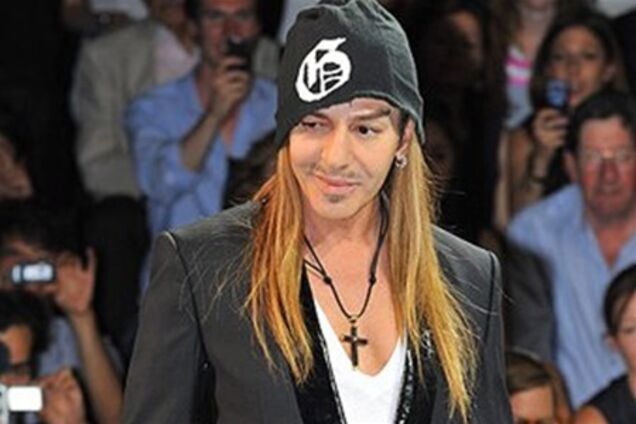 Джона Гальяно задержали в Париже за антисемитизм