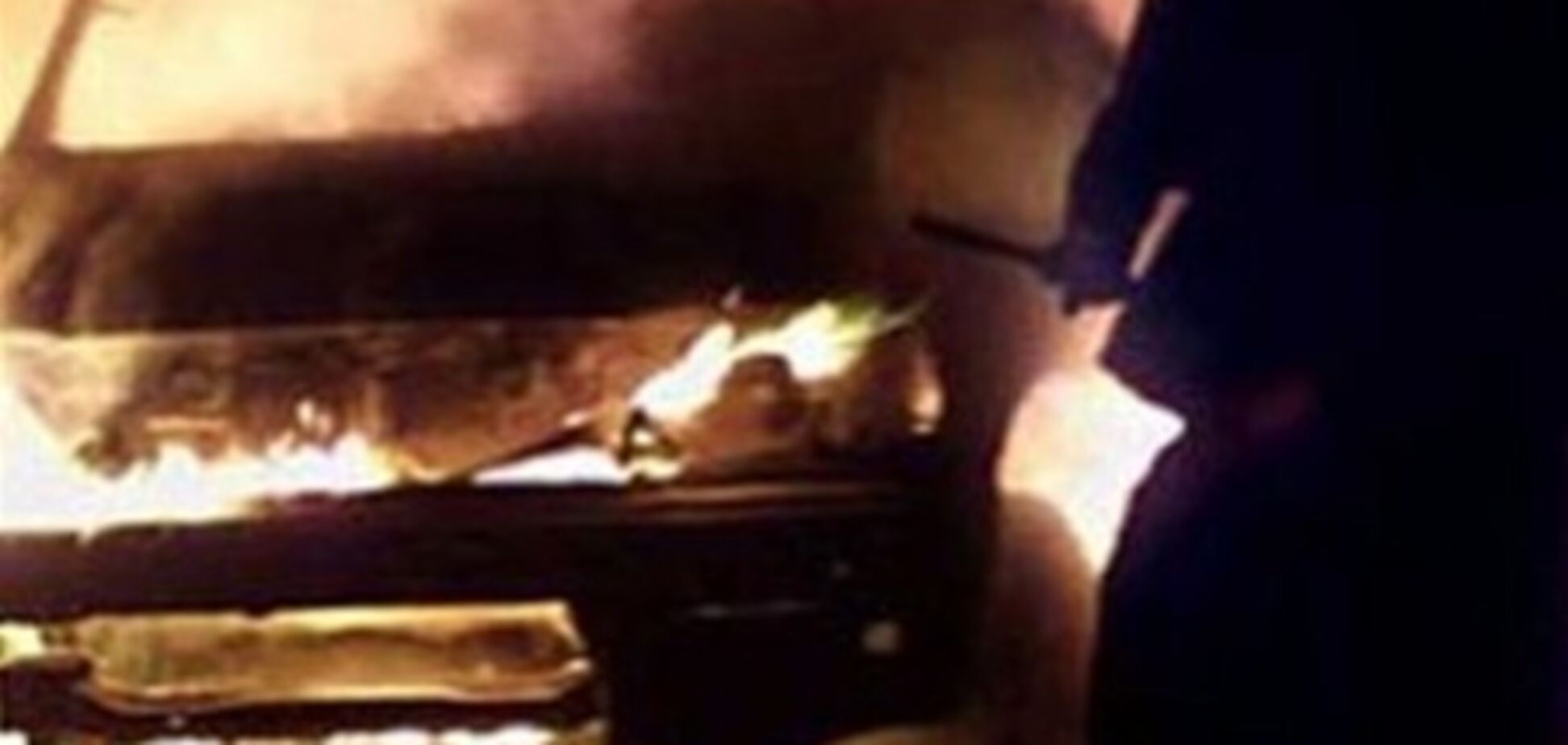 Maybach за $500 000 спалили на глазах у хозяина и сняли на видео