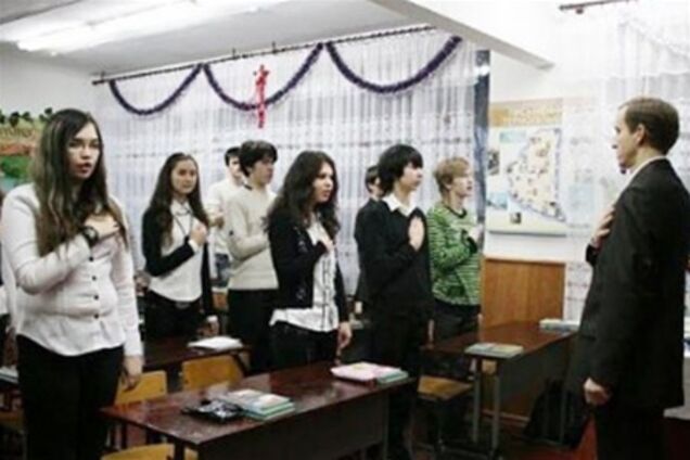Кримських школярів змусять вчити гімн АРК