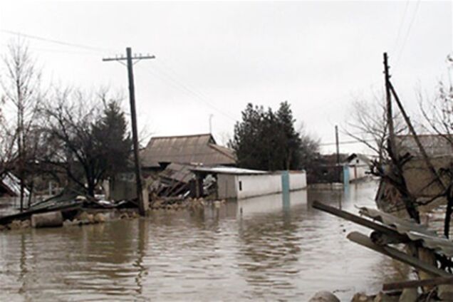 Закарпатье готовится к потопу: люди готовят лодки и скупают консервы 