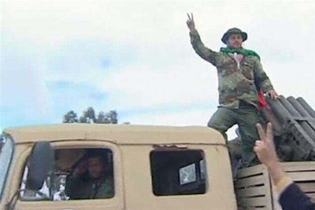 В Ливии население захватило арсеналы с оружием