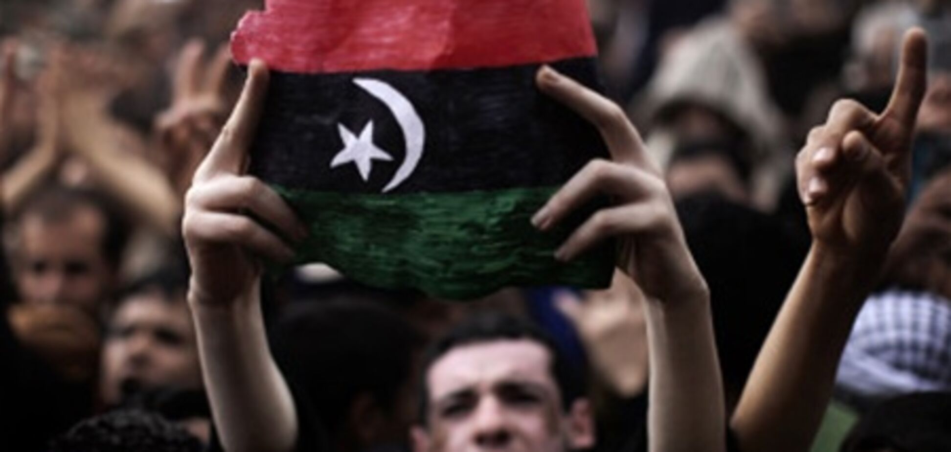 Ливия: Каддафи намерен вооружить своих сторонников