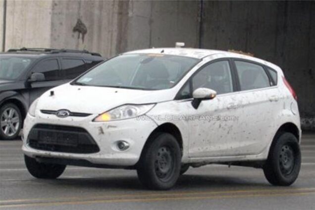 Новый кроссовер Ford отказывается покидать 'тело' Fiesta