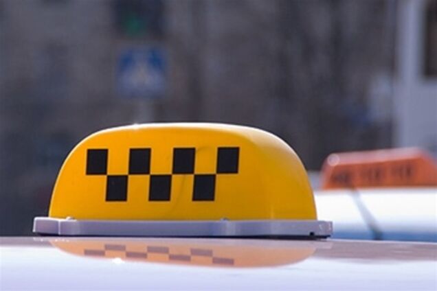Преступники обворовали киевского таксиста, угрожая саблей