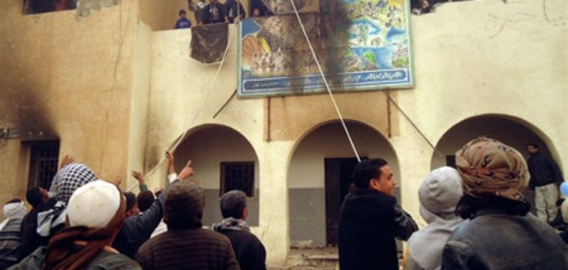 Противники Каддафи захватили центр нефтеперерабатывающей промышленности Ливии