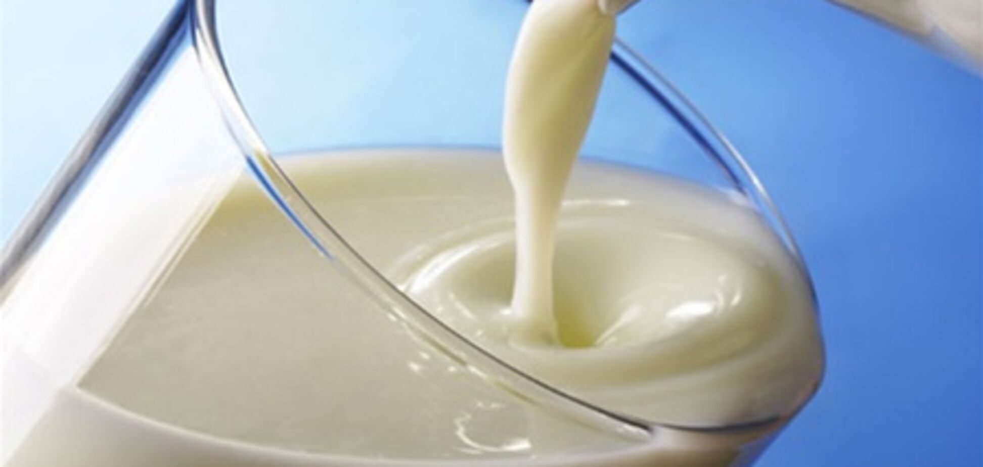 Молоко начали продавать по 2 пакета в одни руки