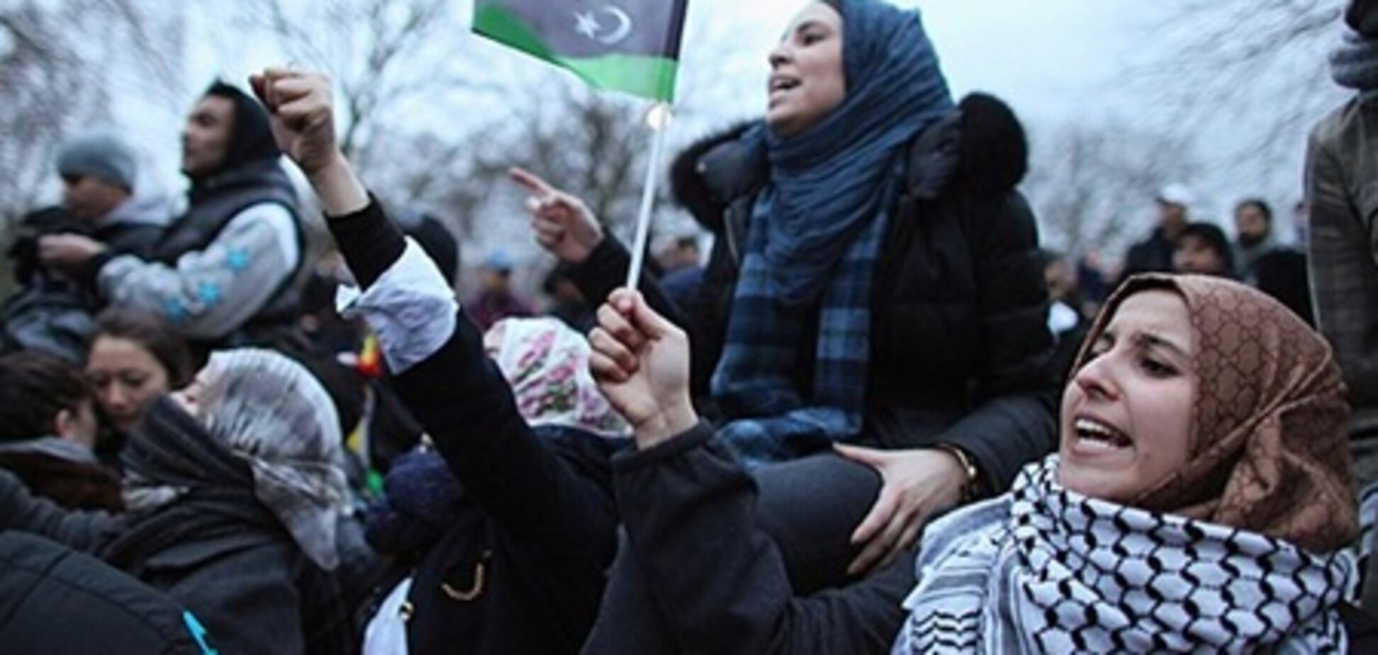 Каддафи потерял контроль над окраинами Триполи