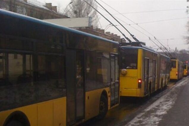 Транспортный коллапс: в Киеве остановились троллейбусы