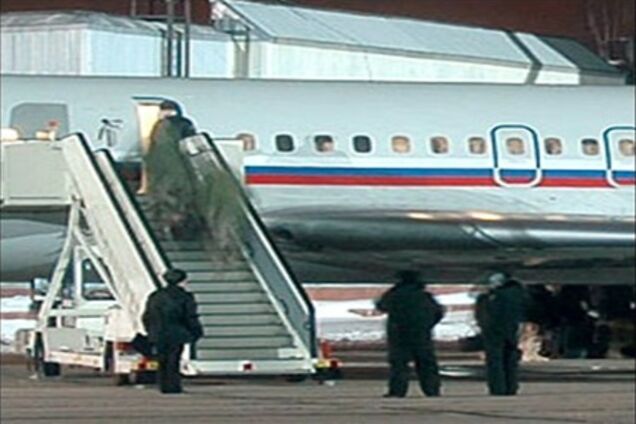 Пьяный дебош в небе: россияне разбили иллюминатор