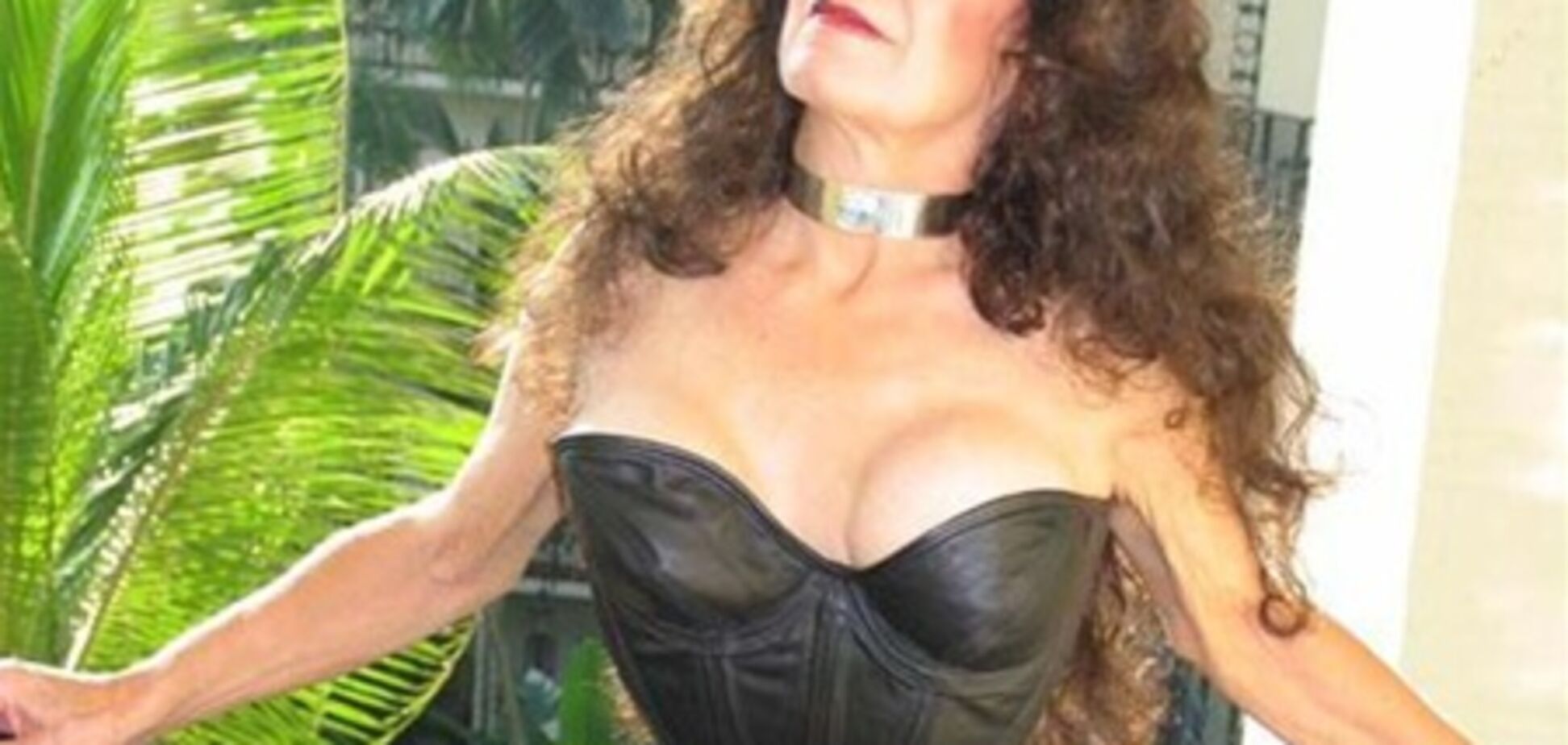 У 74-летней пенсионерки самая тонкая талия в мире. ФОТО