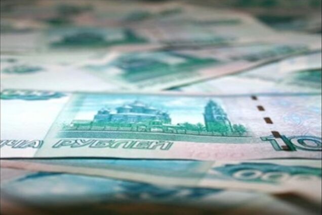 Бизнесмена 'обчистили' на миллион, пока он менял колесо