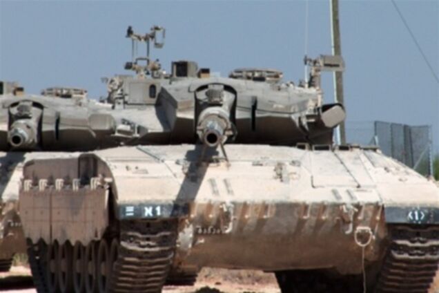 Громкий уход Мубарака: египтяне бросаются под танки. ФОТО