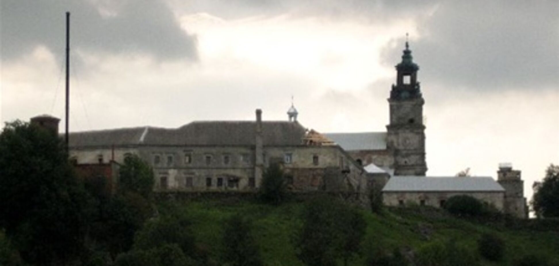 Непогода разрушила монастырь под Львовом