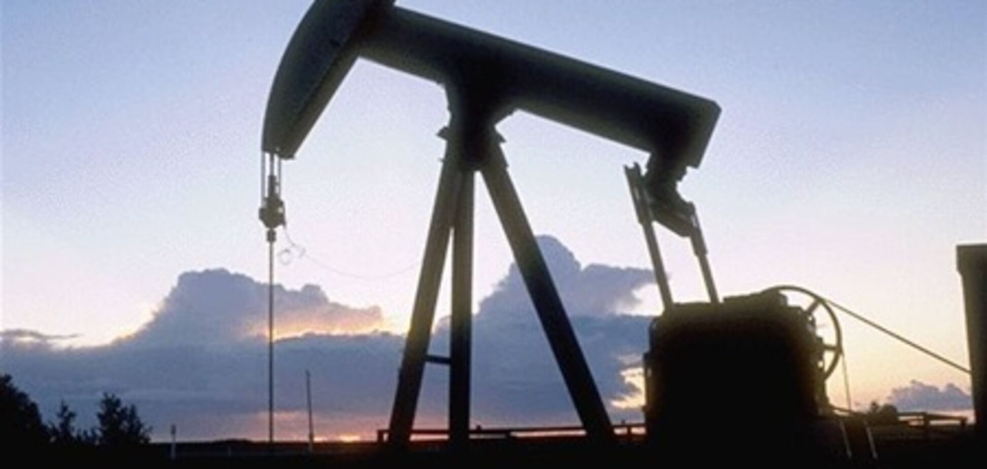 Мировые цены на нефть снизились, но пошлина выросла. Инфографика