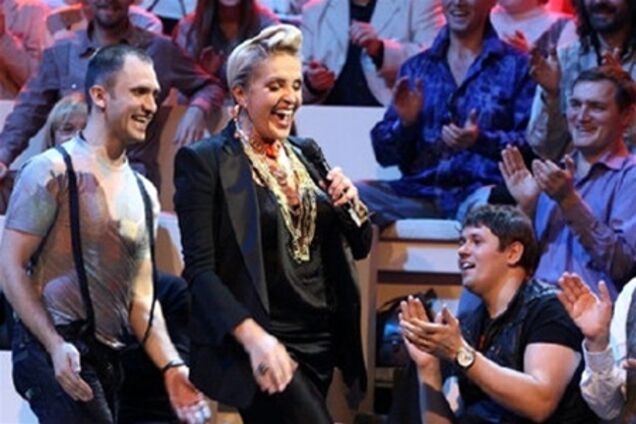 Лайму Вайкуле прилюдно шлепнули по попе