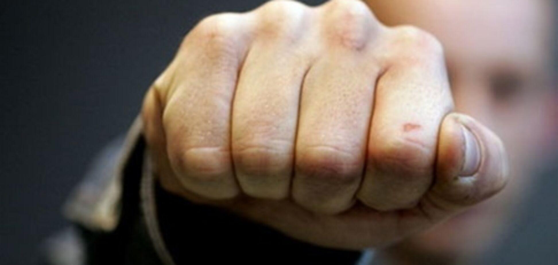 Оператора избил охранник ГАИ. Видео