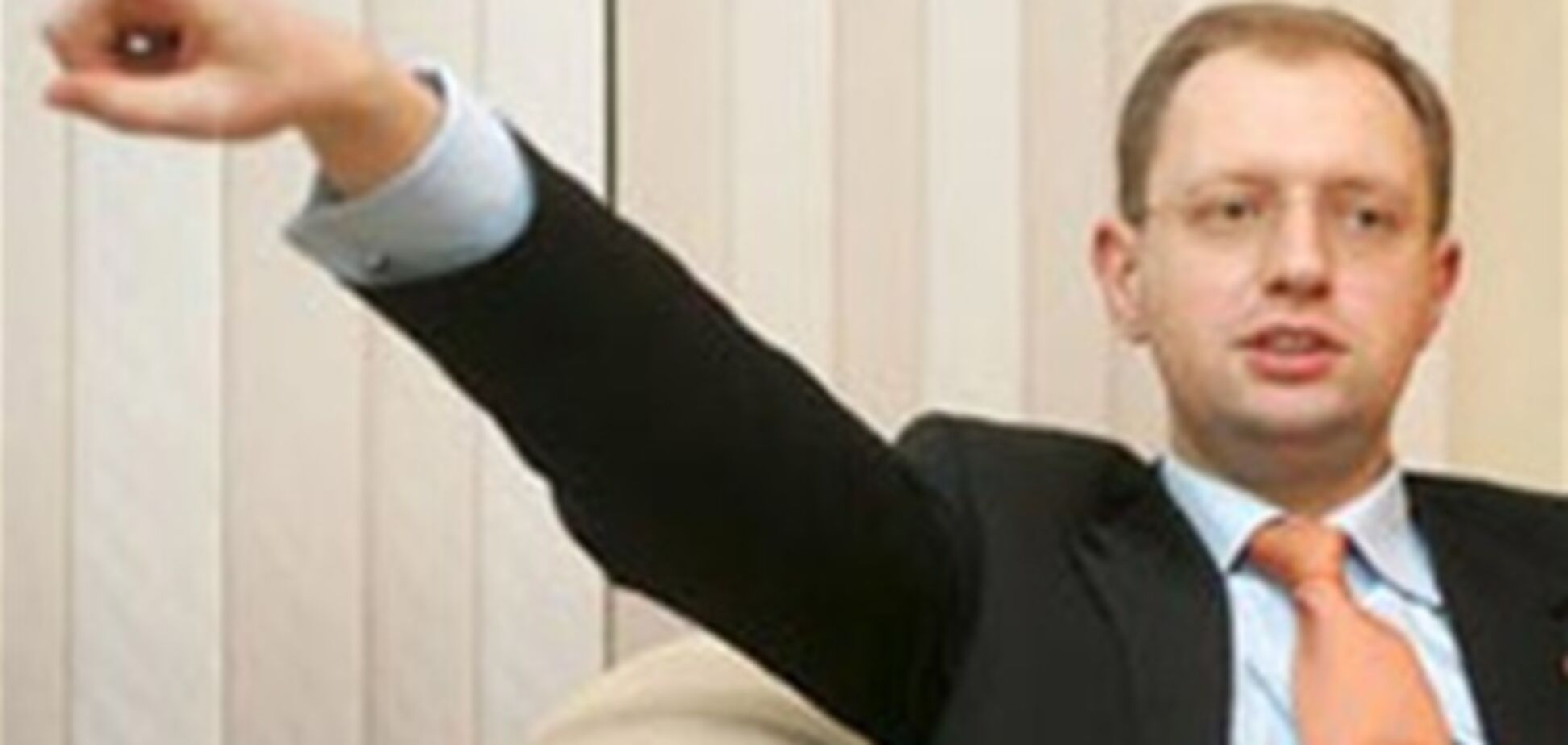 Яценюк рассмешил регионалов попыткой отправить Азарова в отставку