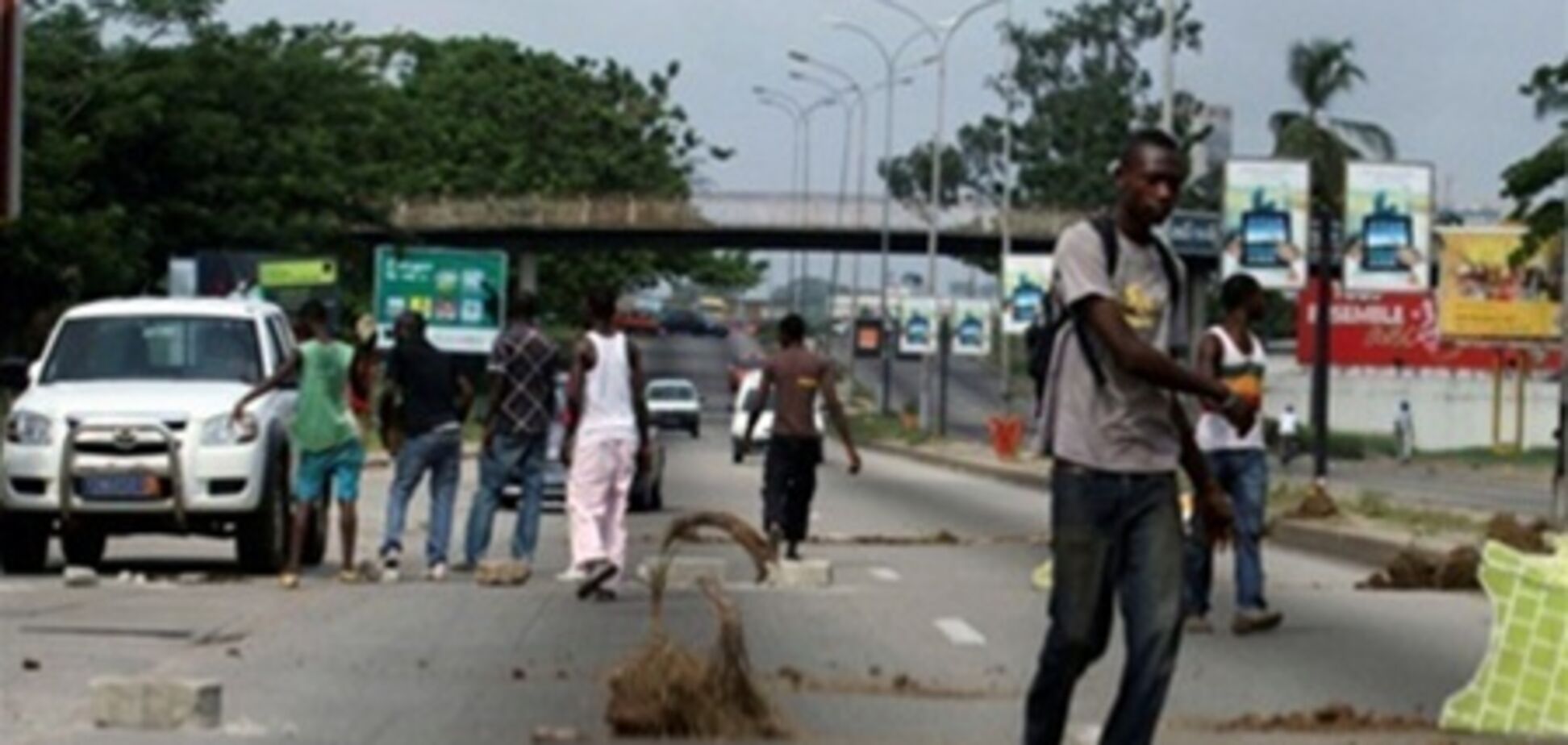 Сторонники экс-президента Кот Д'Ивуара обстреляли экспертов ООН