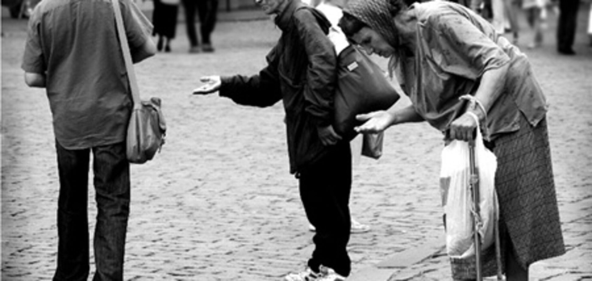 Азаров намерен увеличить доходы украинцев