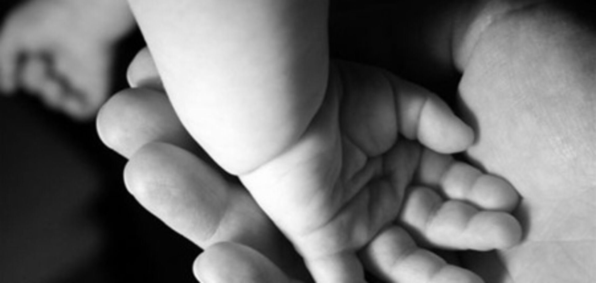 Младенца выбросили из окна на мороз