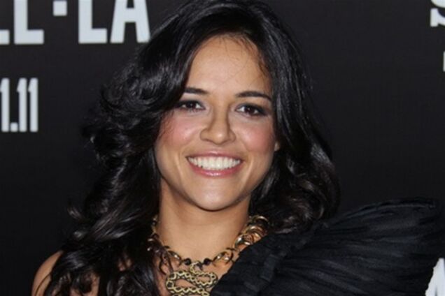 Солдат Мишель Родригес в вечернем платье