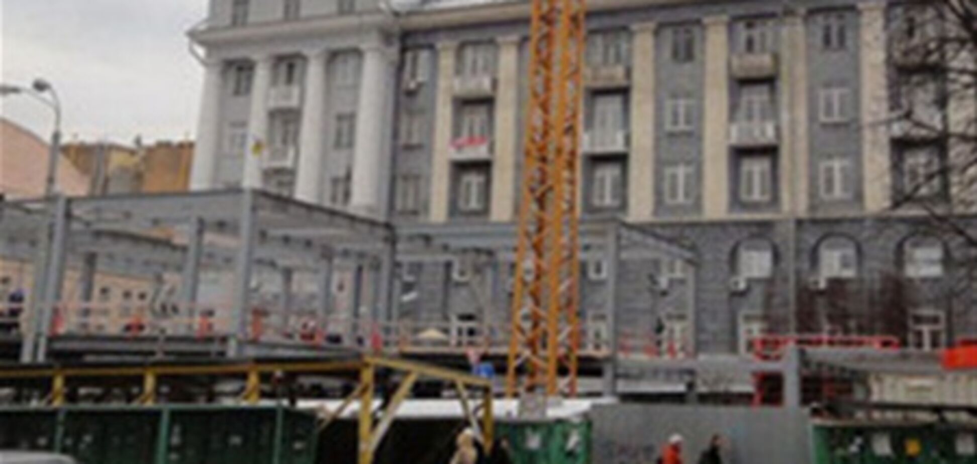 Снести стройку возле 'Театральной' стоит 50 млн грн.