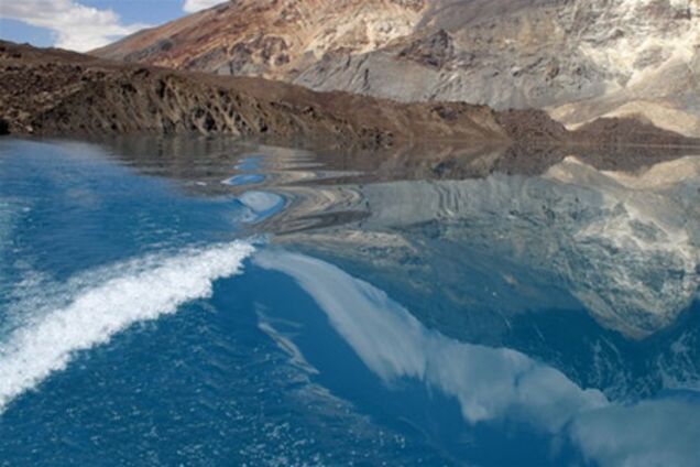 Прорыв дамбы в Японии: вода смывает дома