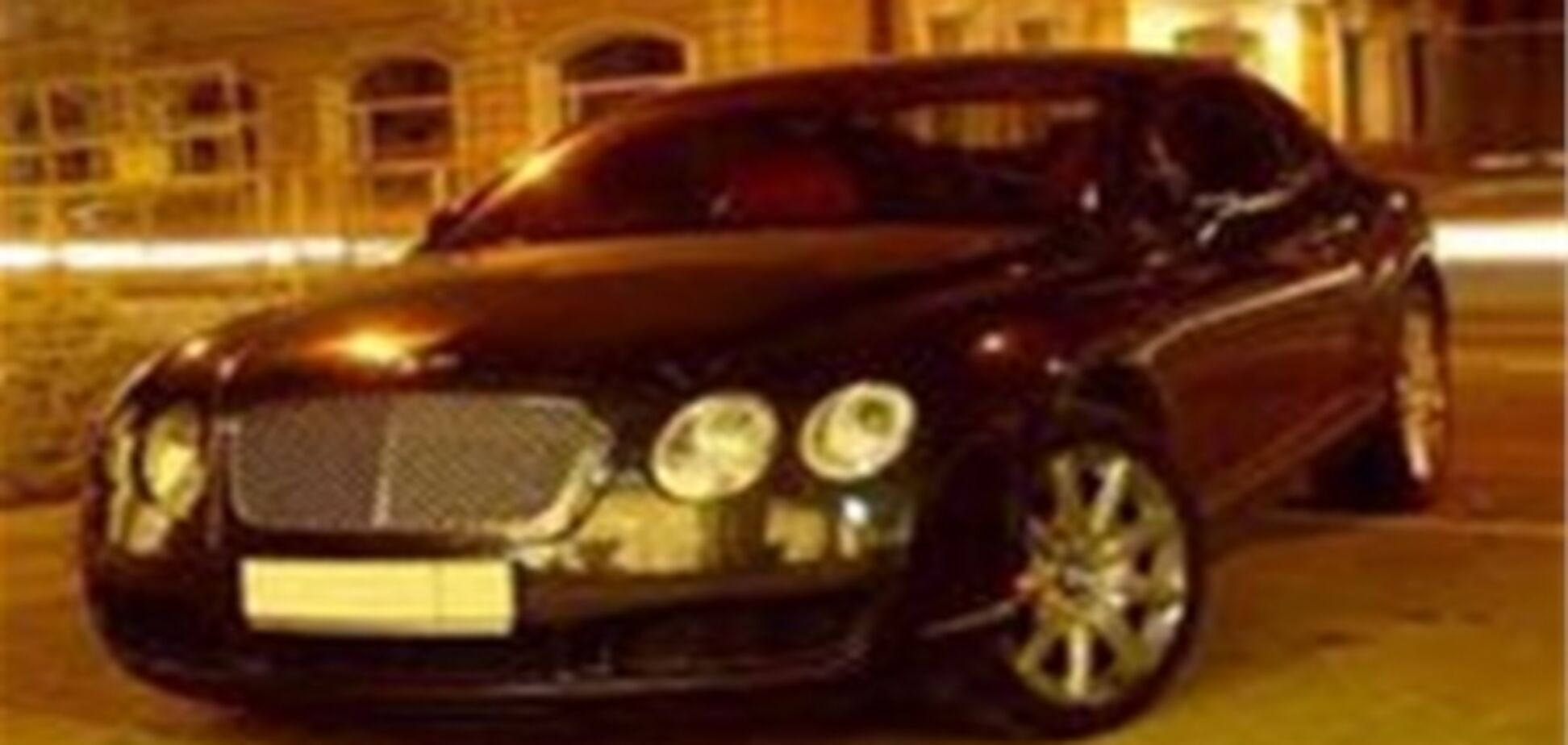 В центре столицы депутат на Bentley въехал в милицейскую машину