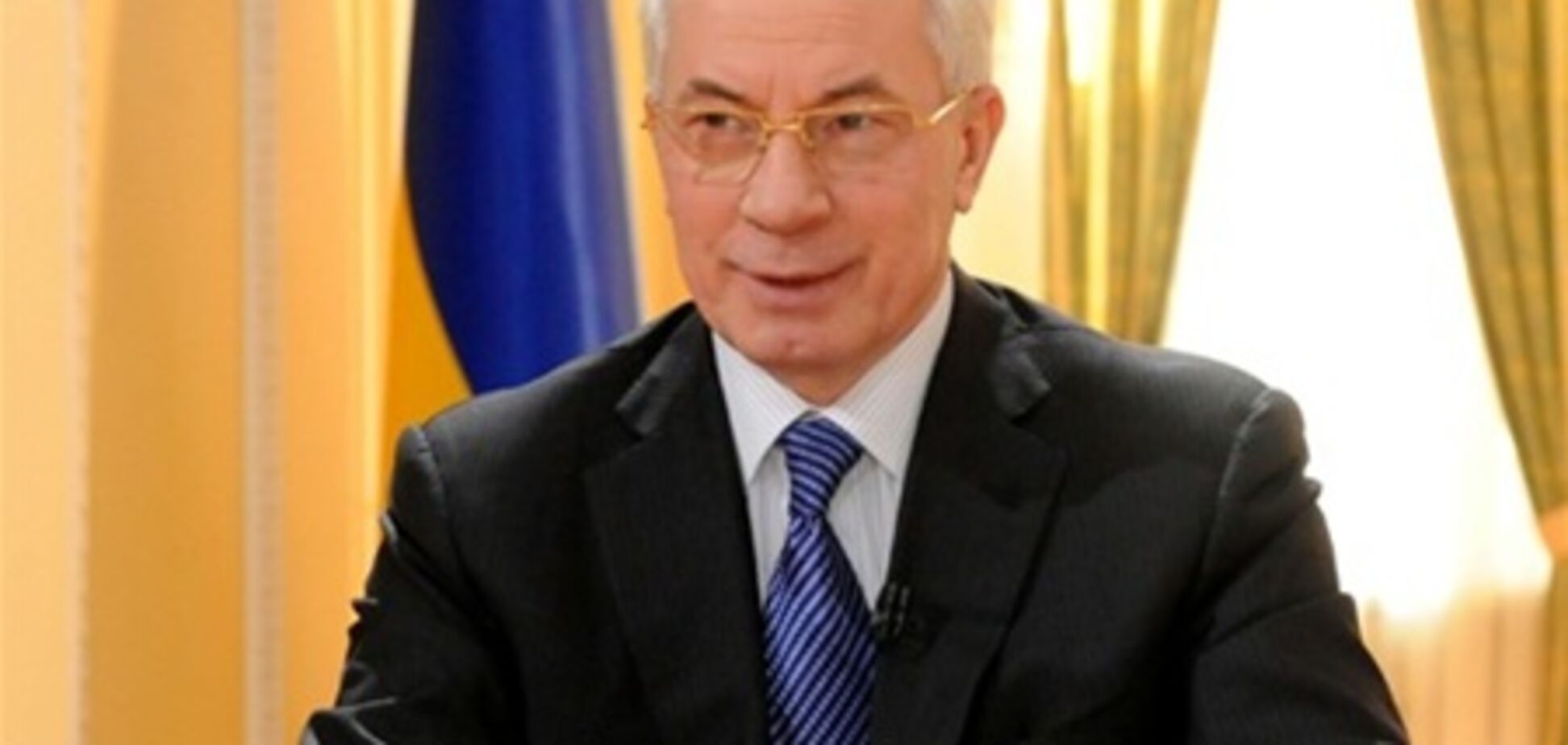 Азаров пообещал закрыть несознательные АЗС