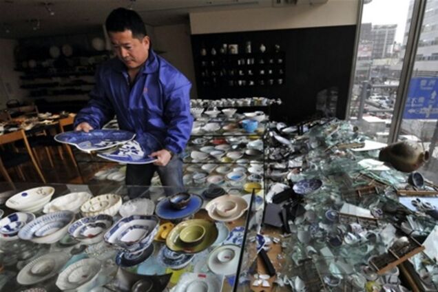 Японцы штурмуют магазины, скупая все подряд