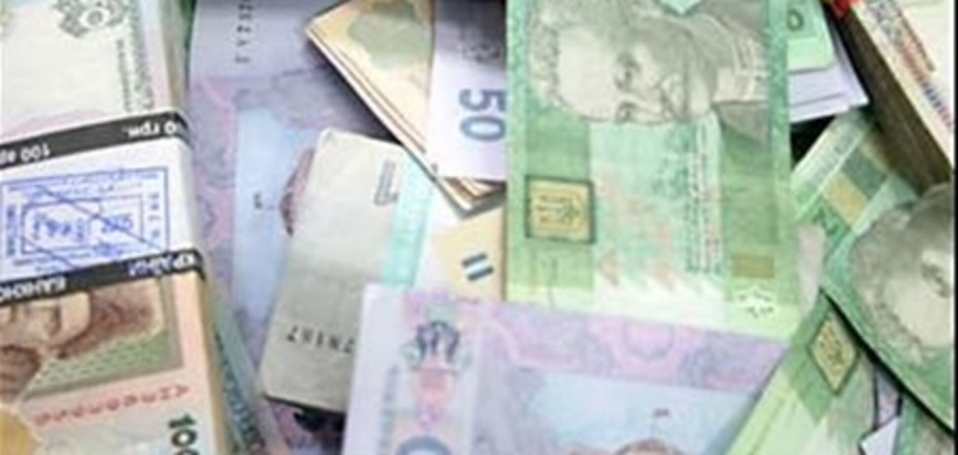 Азаров економить на зарплатах і пенсіях - опозиція