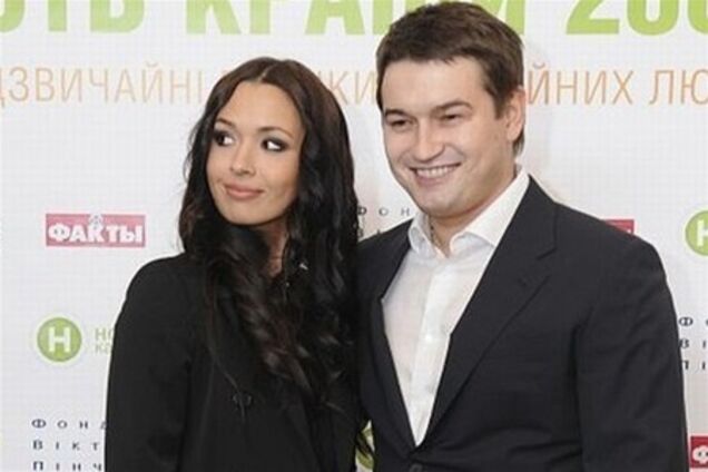 Виктор Ющенко подарил внучке на годик коляску