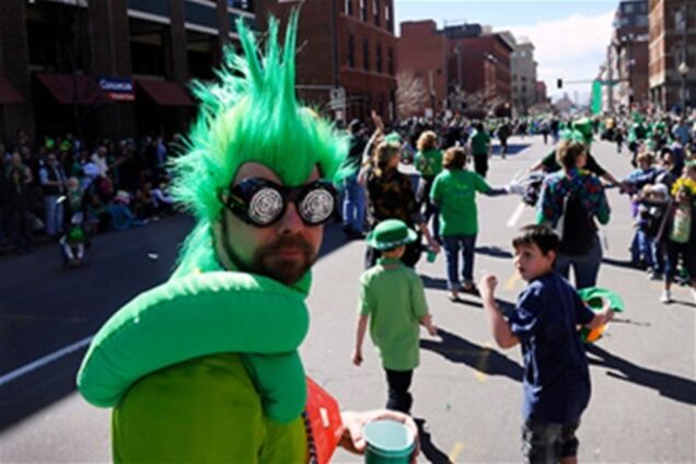 Парад в честь дня Святого Патрика в Денвере