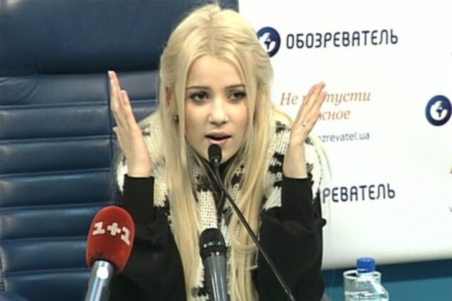 Мике Ньютон подарили дорогой автомобиль