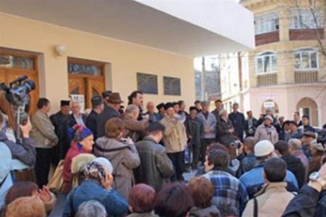 Крымские татары пошли на штурм Меджлиса