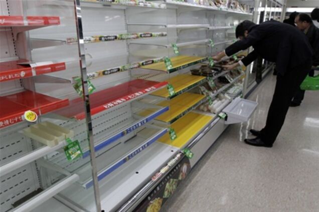 В Токио заканчиваются продукты: японцы спокойно скупаются
