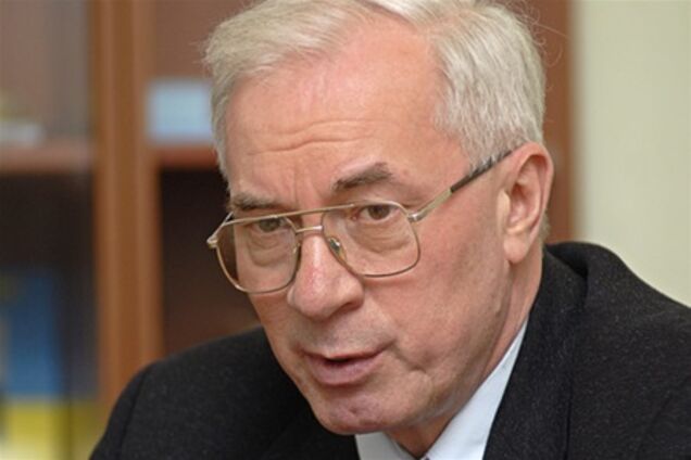 Азаров не будет наказывать за дорогой бензин