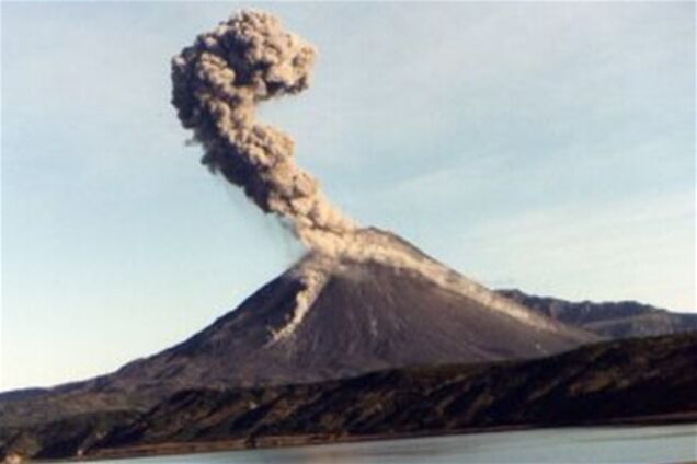 У Японії на додачу до землетрусу прокинувся вулкан Сінмое