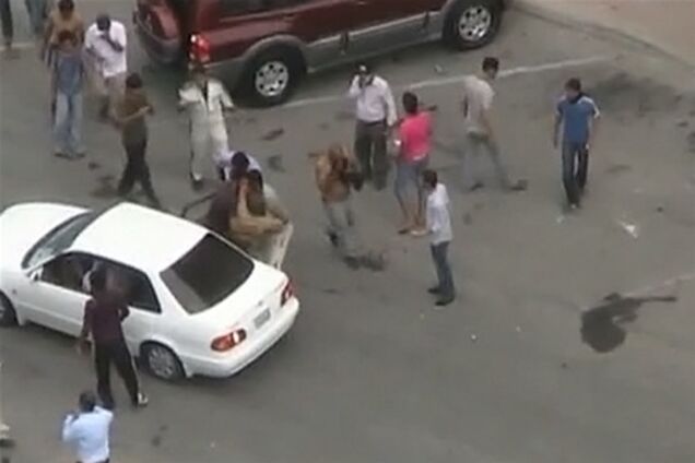 В Бахрейне полиция забрасывает демонстрантов гранатами со слезоточивым газом