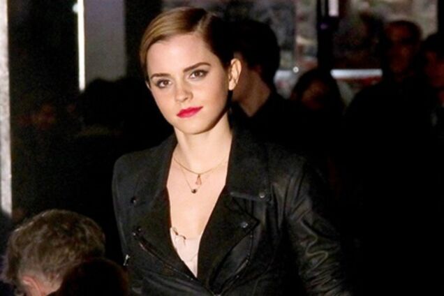 Аппетитно-упитанные ножки Эммы Уотсон в мини