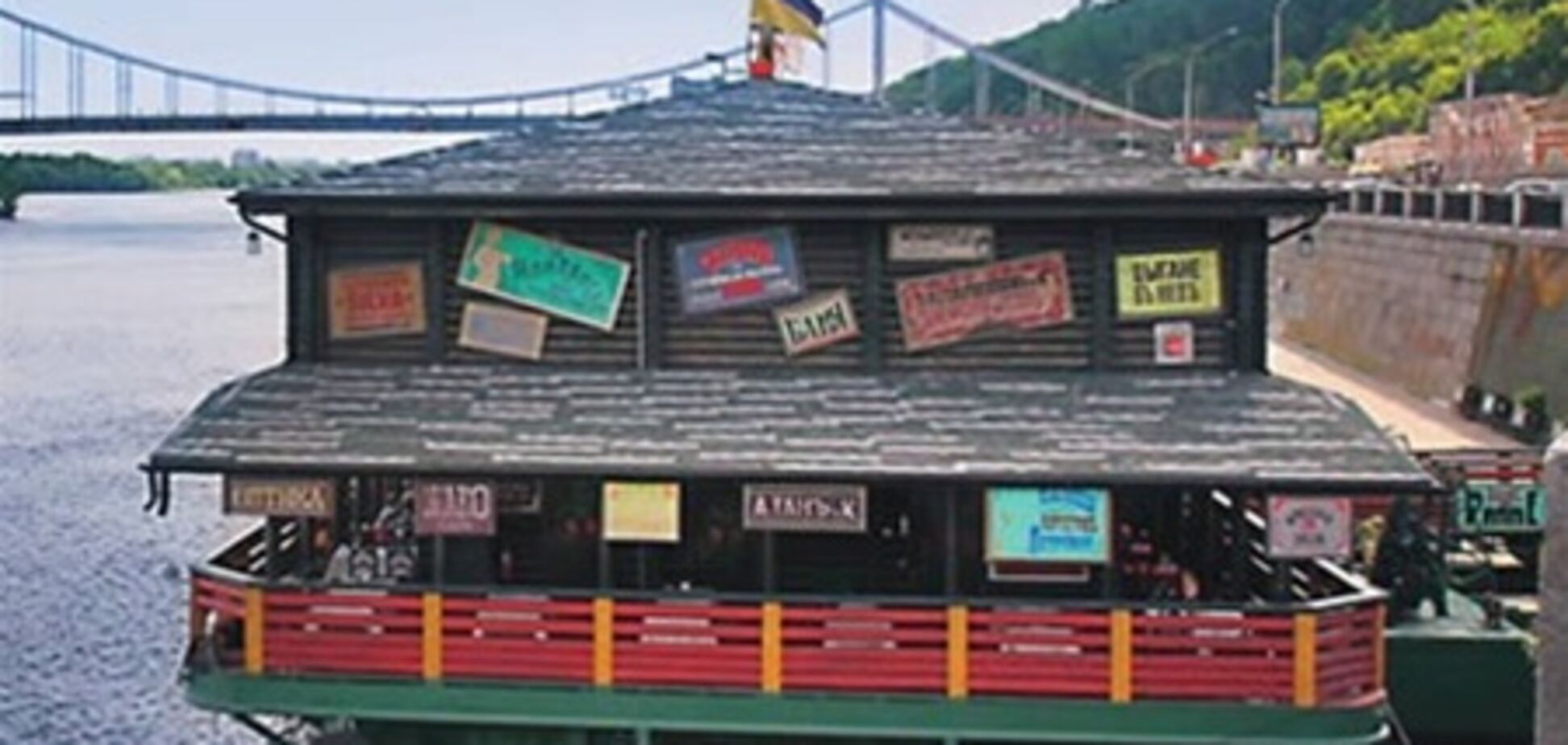 Плавучие рестораны переселят на Жуков остров