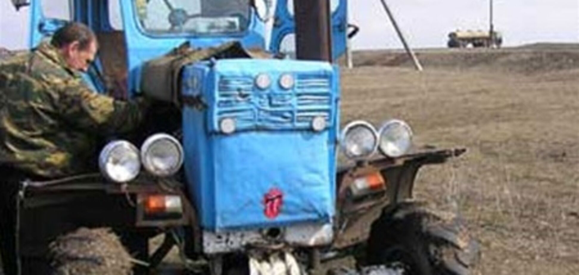 У Херсоні провалився під землю трактор