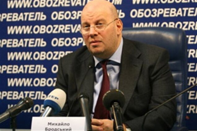 Азаров сказал мне:'Миша, бери винтовку и дерзай!' - Бродский