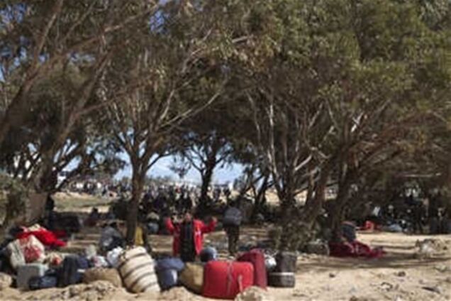 Число беженцев из Ливии достигло 140 тысяч человек