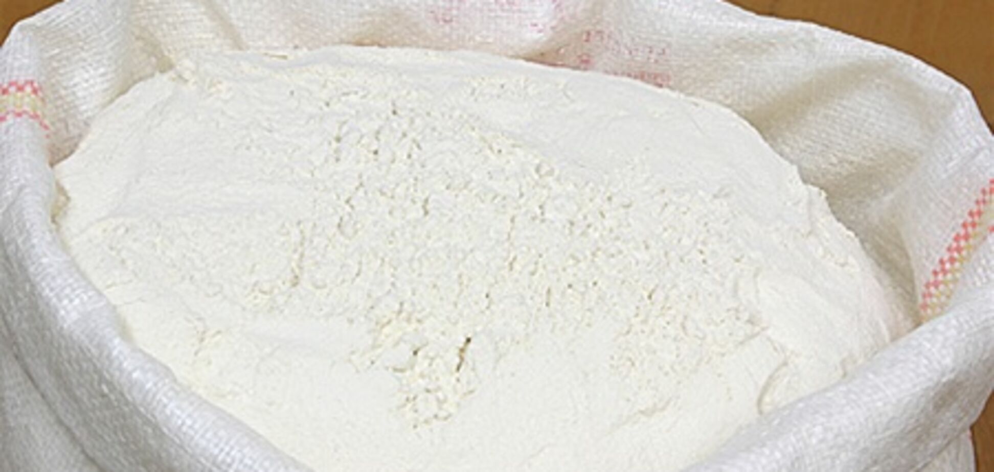 У Азарова взялись за снижение цен на муку и хлеб