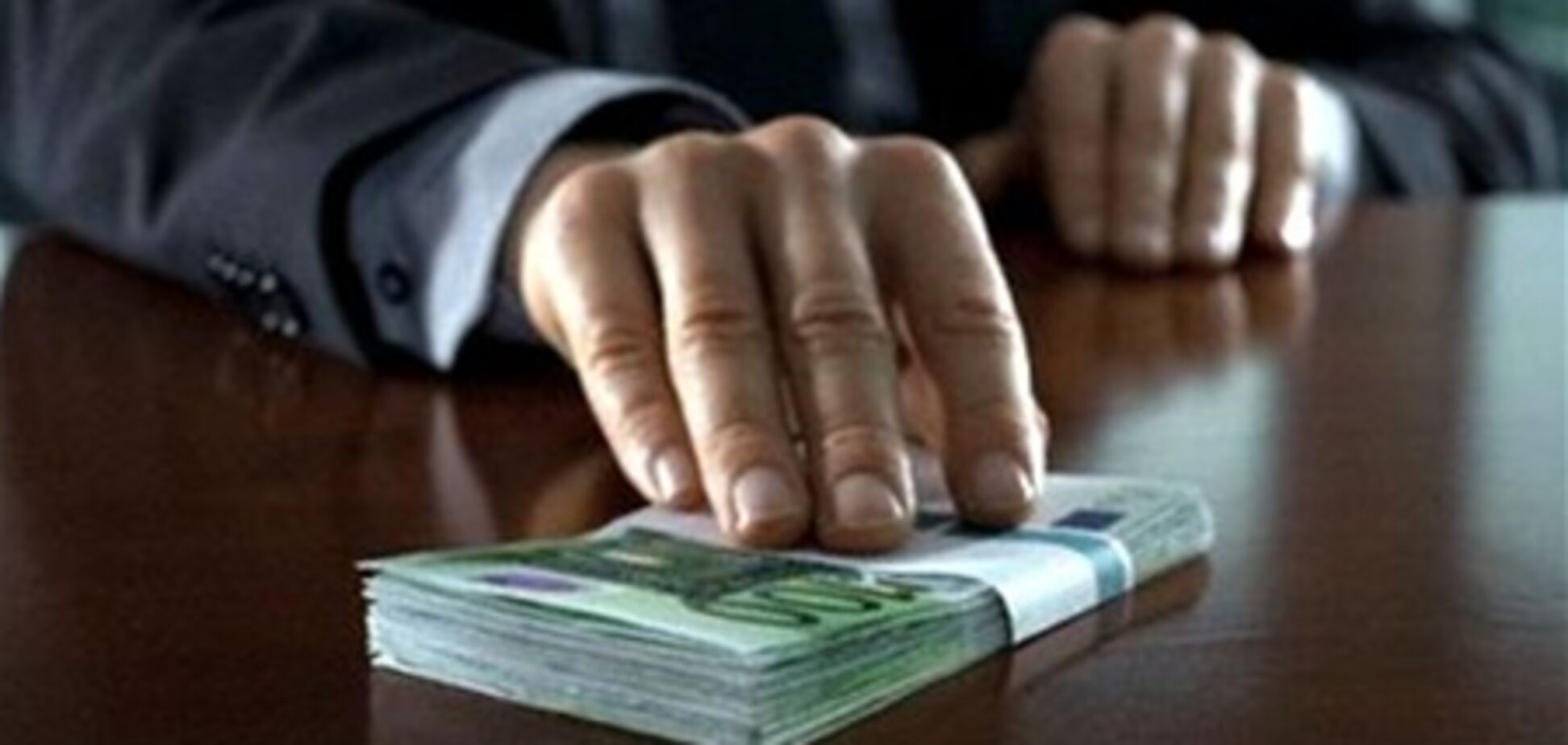 Таможенная служба и МВД задержали таможенника-львовянина за взятку