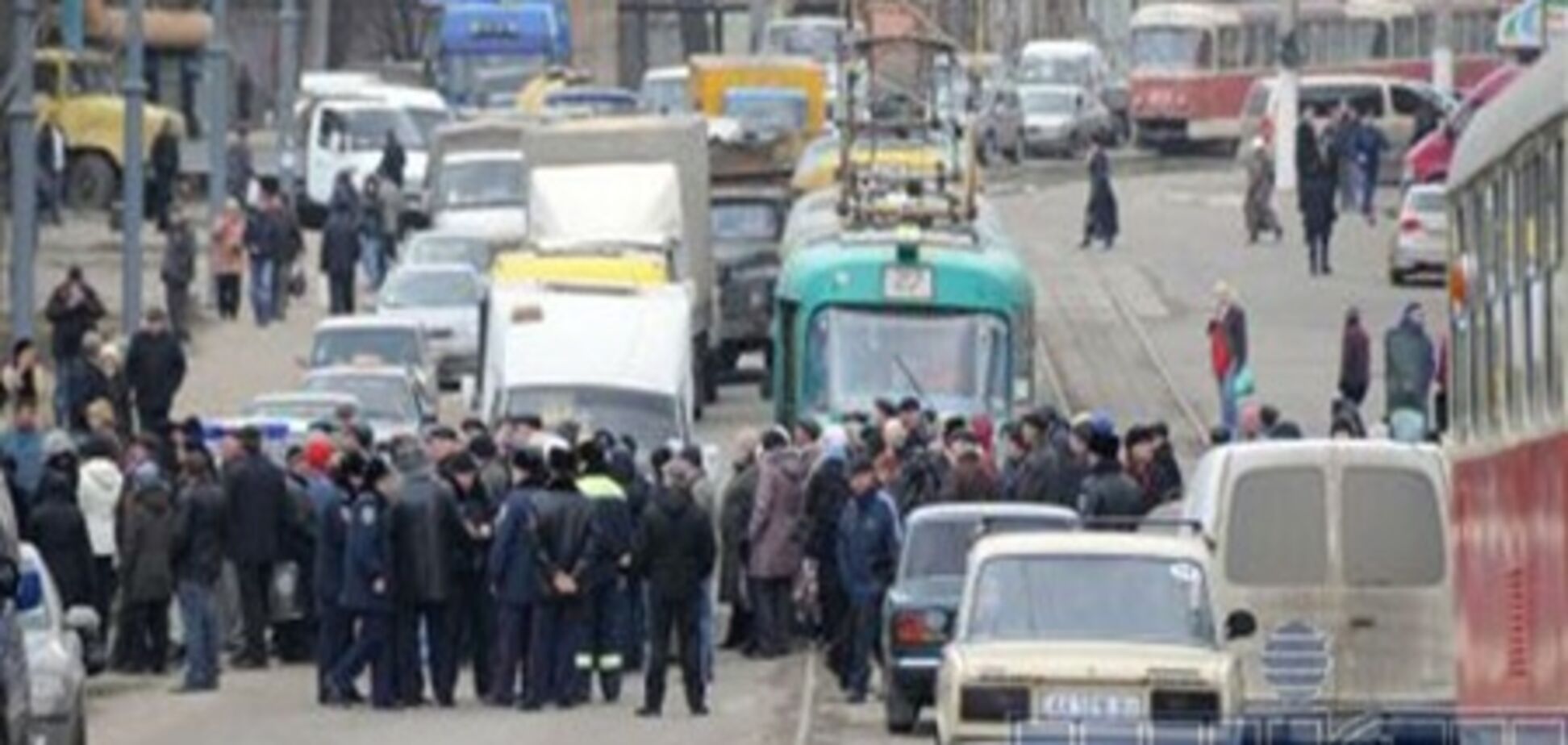 В Харькове из-за невыплаты зарплаты перекрыли улицу