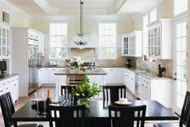 Барная стойка устарела! В моде ковры и прозрачные стулья