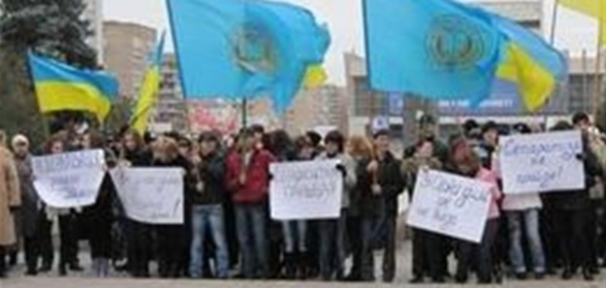 'Азарова прочь!': учителям будут доплачивать 20% надбавки