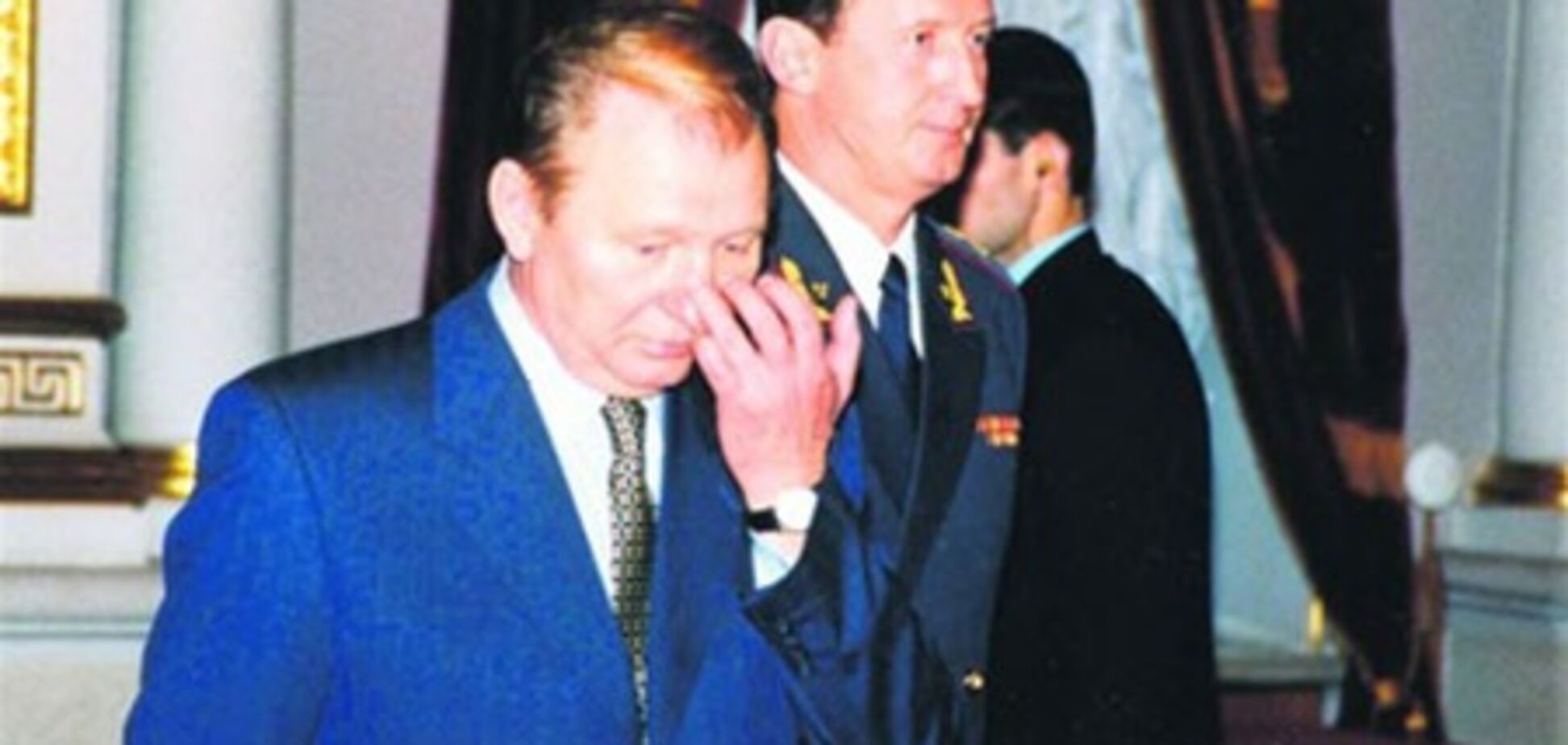 Кучма стал невыездным